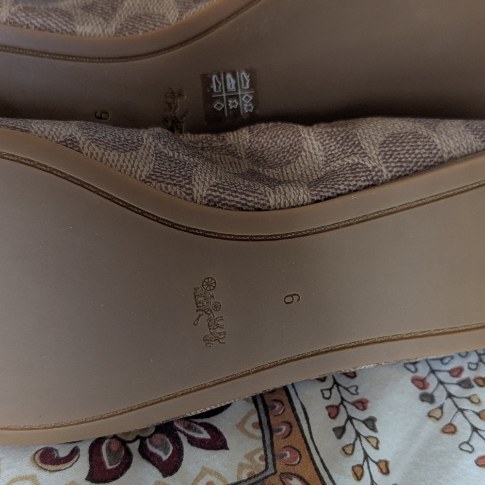 Coach Flats - Picture 2 of 4